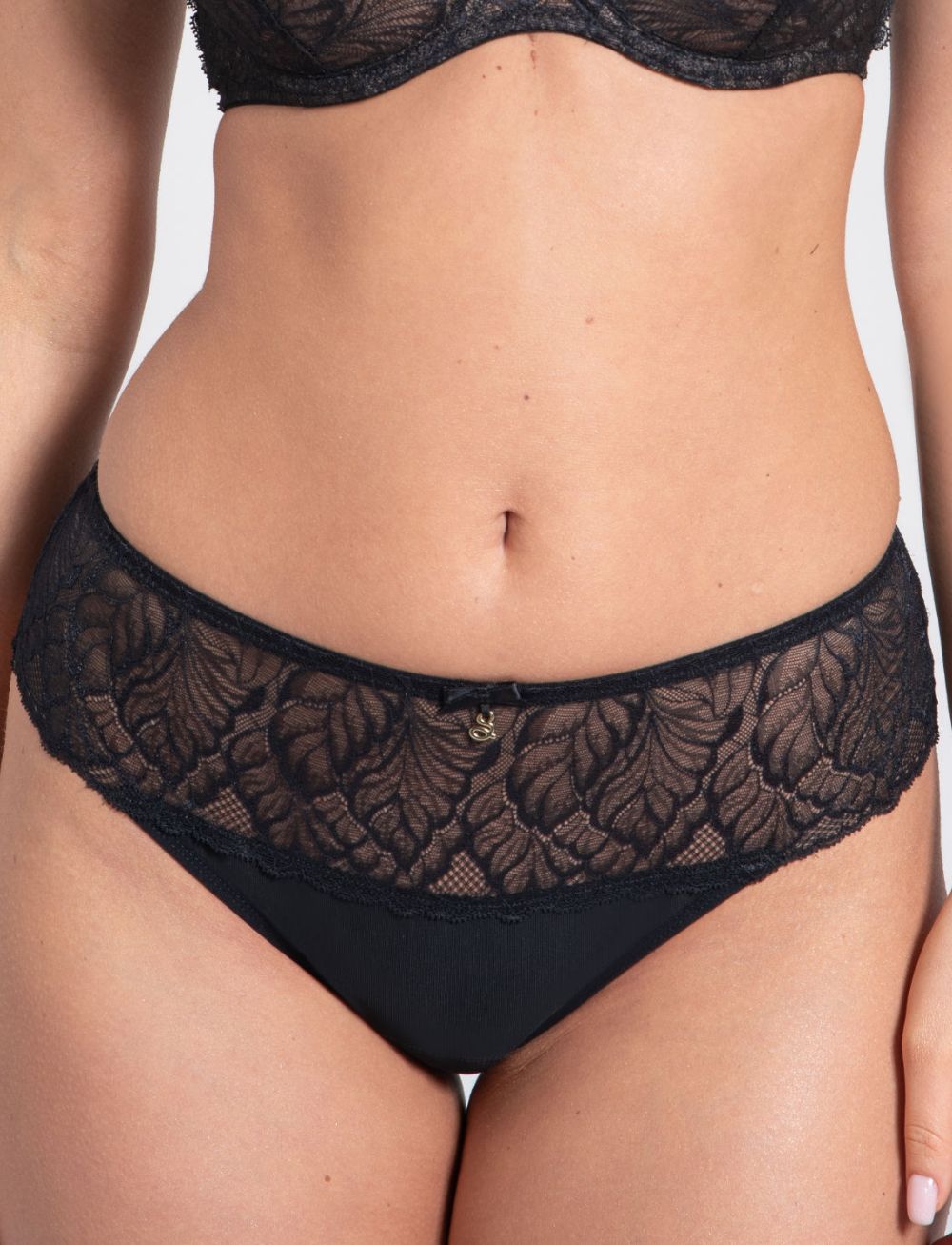 Samanta Amelia Thong Black
