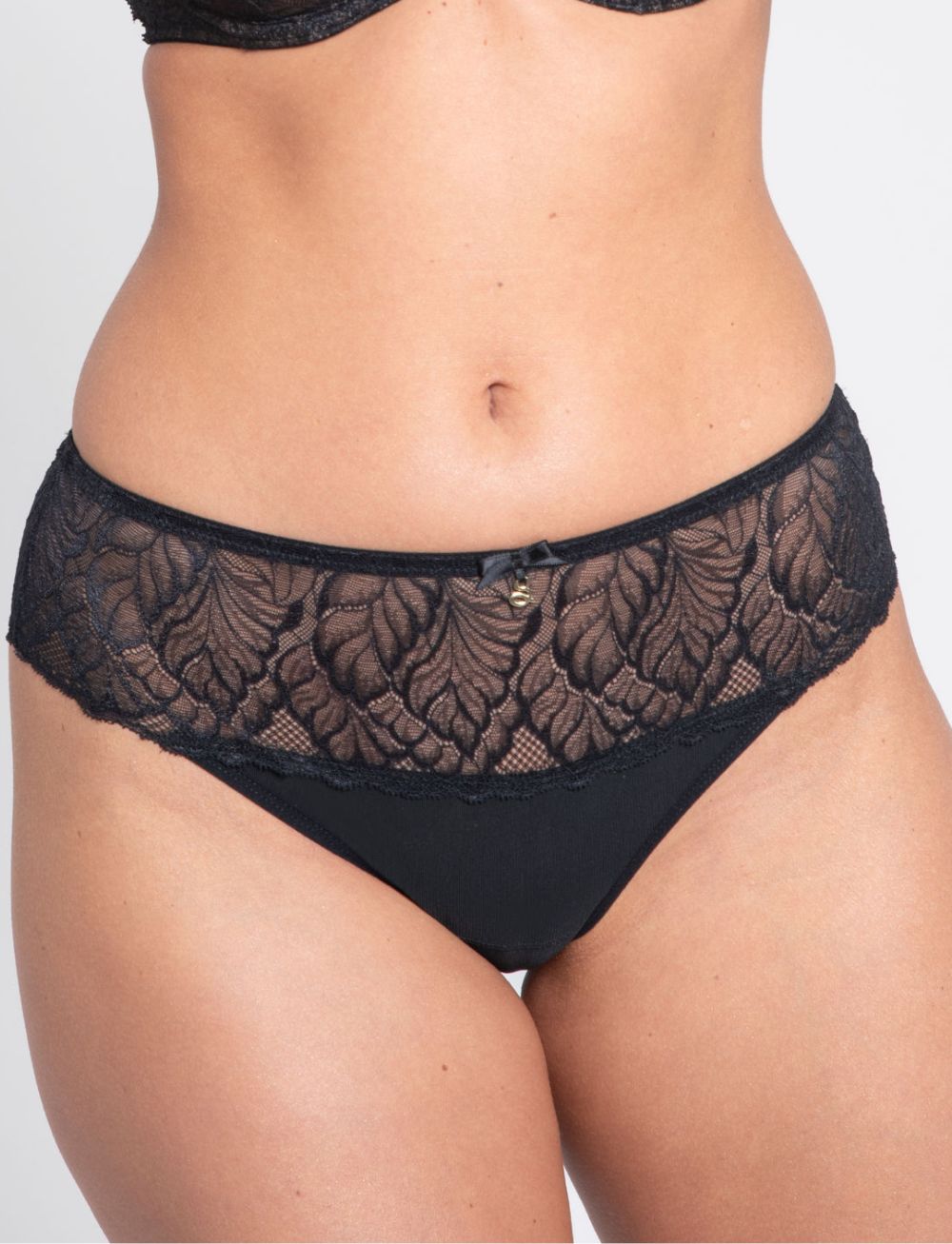 Samanta Amelia Thong Black