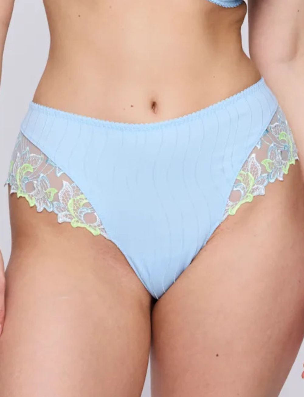 Primadonna Deauville Luxury Thong Milky Blue