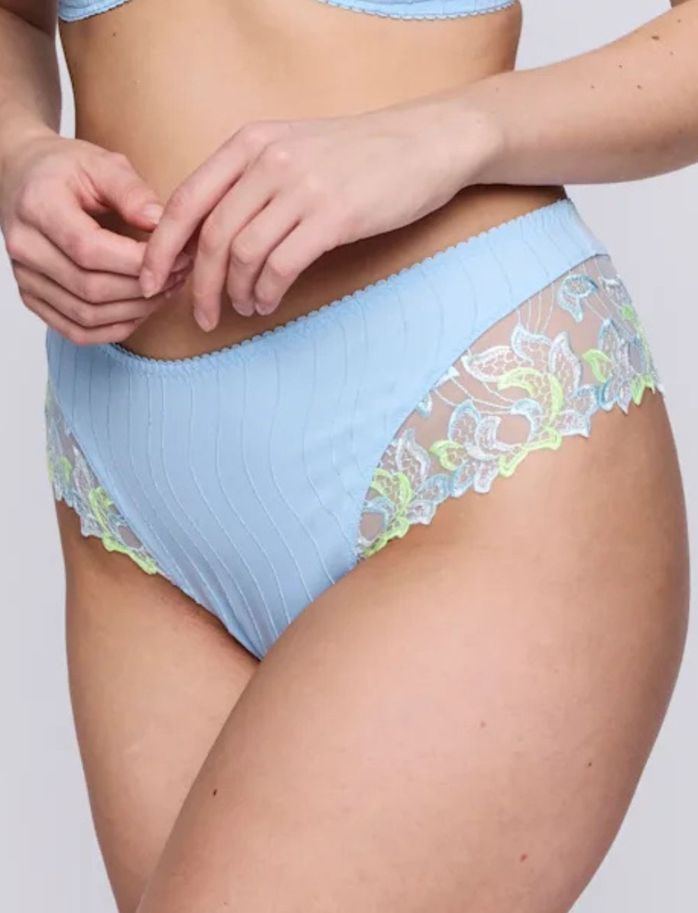 Primadonna Deauville Luxury Thong Milky Blue