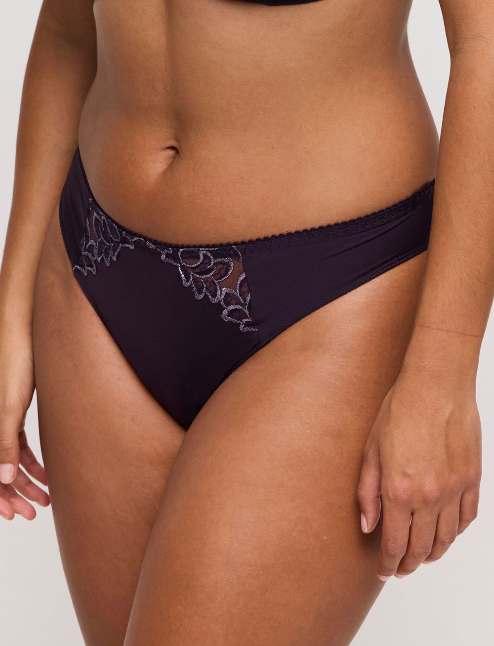 Primadonna Deauville Thong Amethyst Gem
