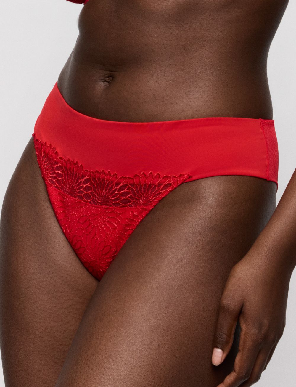 Primadonna Sophora Thong True Red